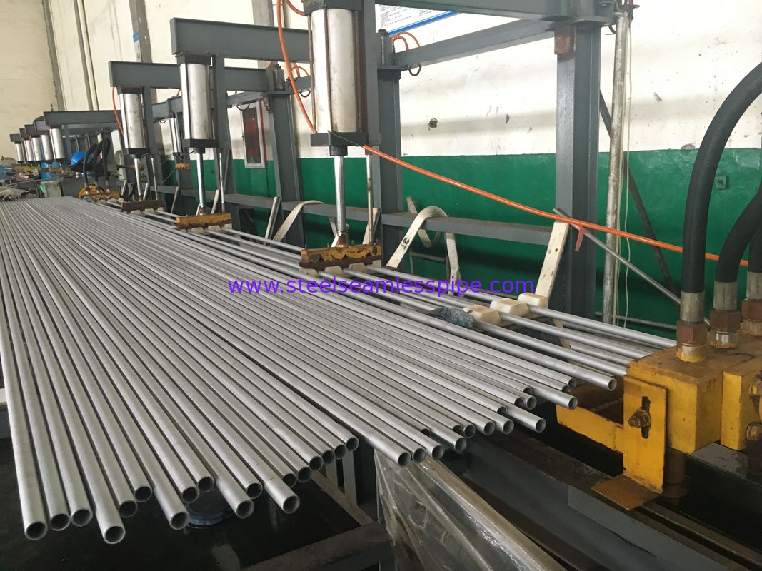 ASTM B444 Gr.2 INCONEL 625 이음새가 없는 관 25.4 x 2.11 x 6096MM 열교환기 신청 100% UT &amp; 등등 &amp; HT
